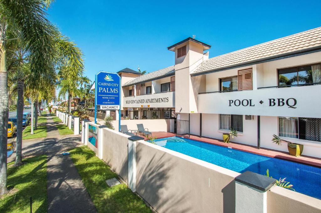 Cairns City Palms